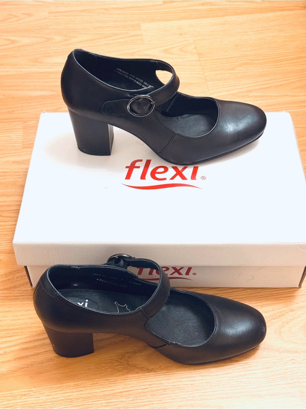 Flexi Black Mary Jane Block Heel Pumps with Buckle Strap Size 9 Made in Mexico